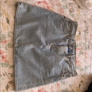 Levi’s mini skirt
